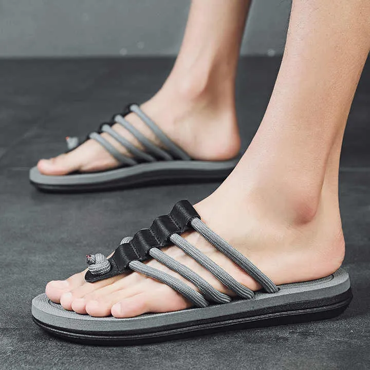أطقم ألواح رياضية للرجال صنادل مضادة للانزلاق . Men's Sports Board Sets Anti-slip Sandals Custom Logo