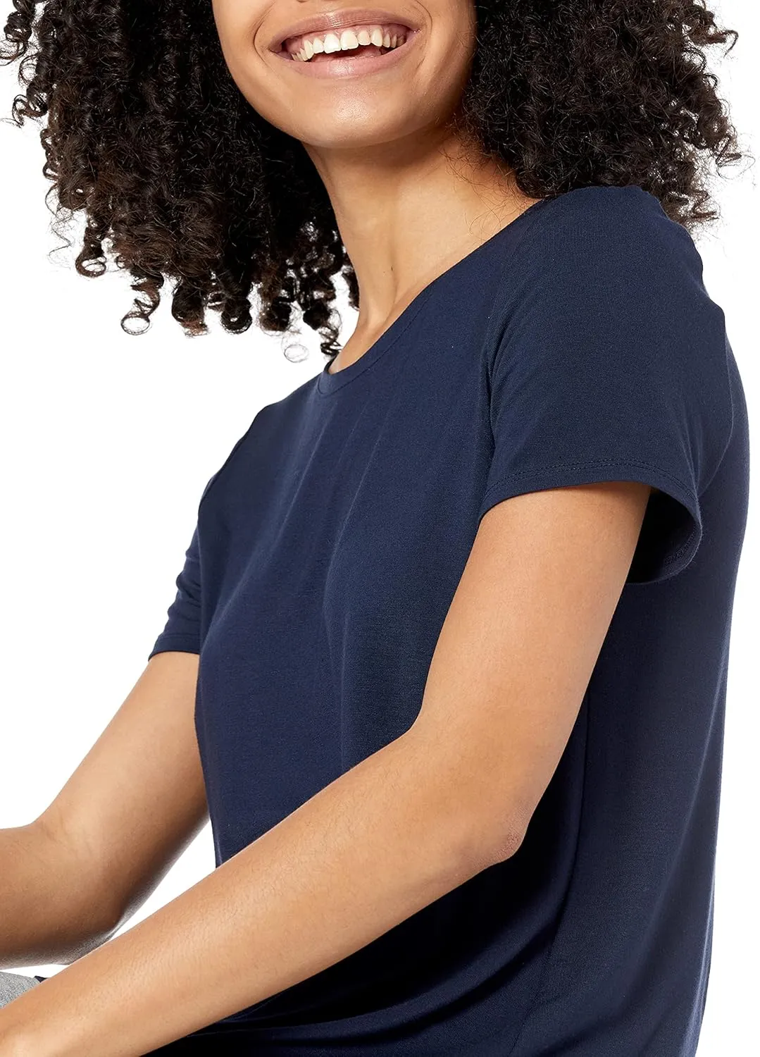 Amazon Essentials Women's Relaxed-Fit Short-Sleeve Scoopneck Swing T-Shirt (Available in Plus Size)