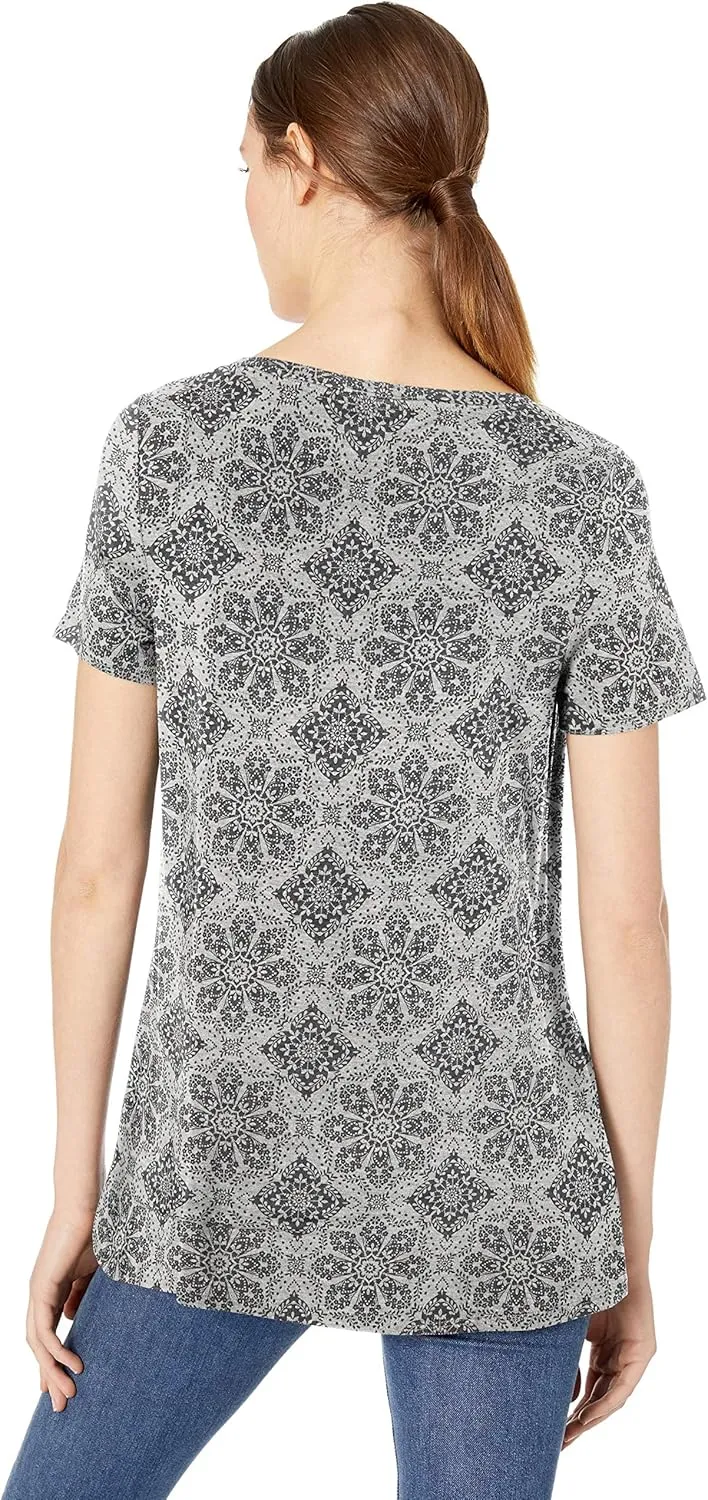 Amazon Essentials Women's Relaxed-Fit Short-Sleeve Scoopneck Swing T-Shirt (Available in Plus Size)