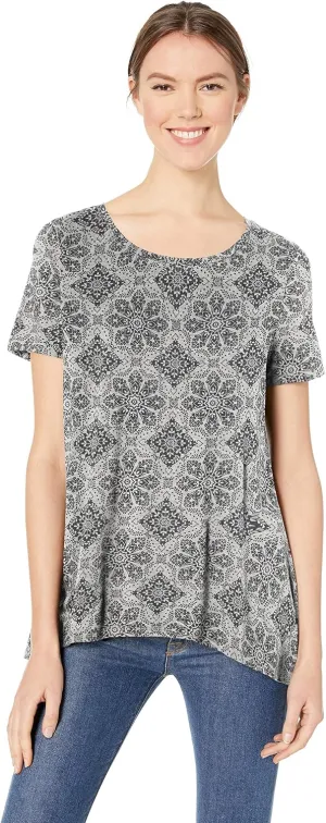 Amazon Essentials Women's Relaxed-Fit Short-Sleeve Scoopneck Swing T-Shirt (Available in Plus Size)