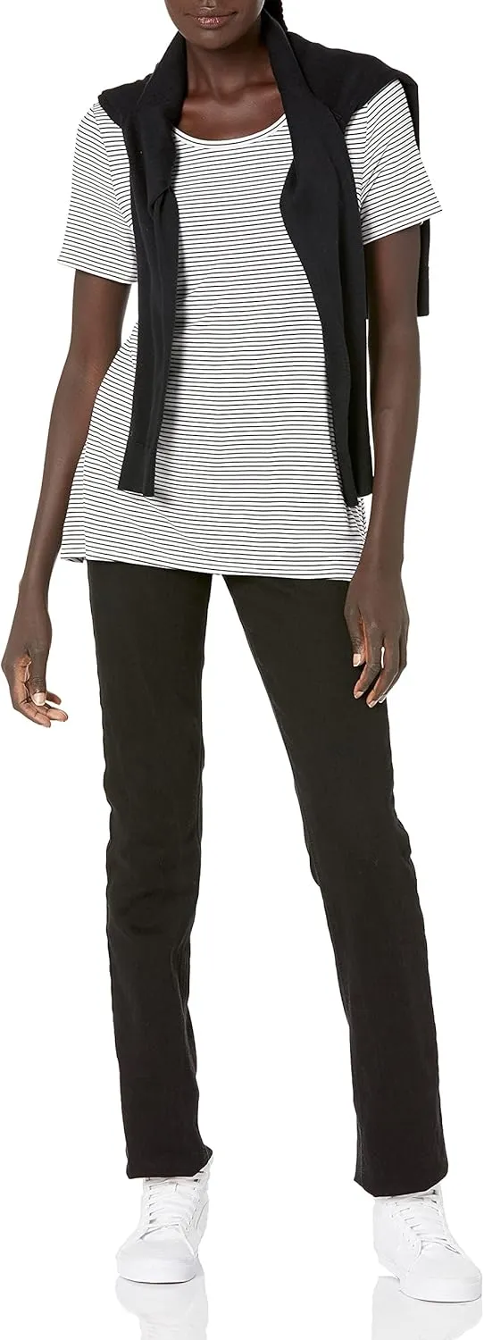 Amazon Essentials Women's Relaxed-Fit Short-Sleeve Scoopneck Swing T-Shirt (Available in Plus Size)