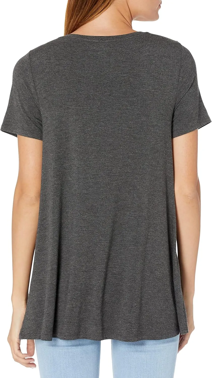 Amazon Essentials Women's Relaxed-Fit Short-Sleeve Scoopneck Swing T-Shirt (Available in Plus Size)