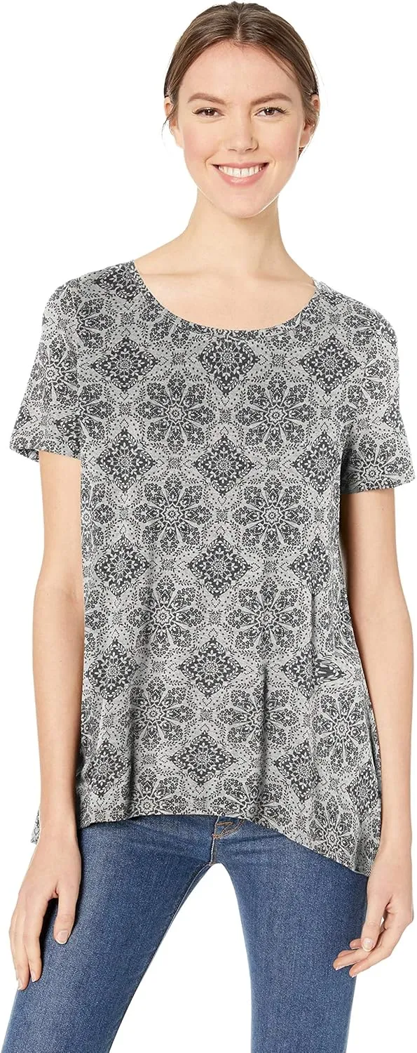 Amazon Essentials Women's Relaxed-Fit Short-Sleeve Scoopneck Swing T-Shirt (Available in Plus Size)