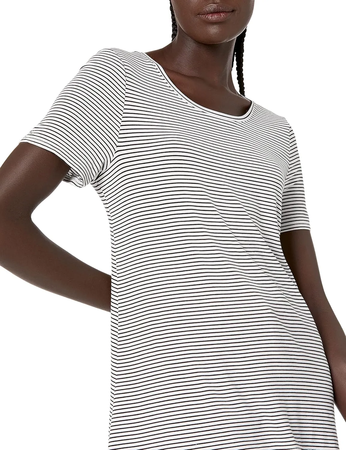 Amazon Essentials Women's Relaxed-Fit Short-Sleeve Scoopneck Swing T-Shirt (Available in Plus Size)
