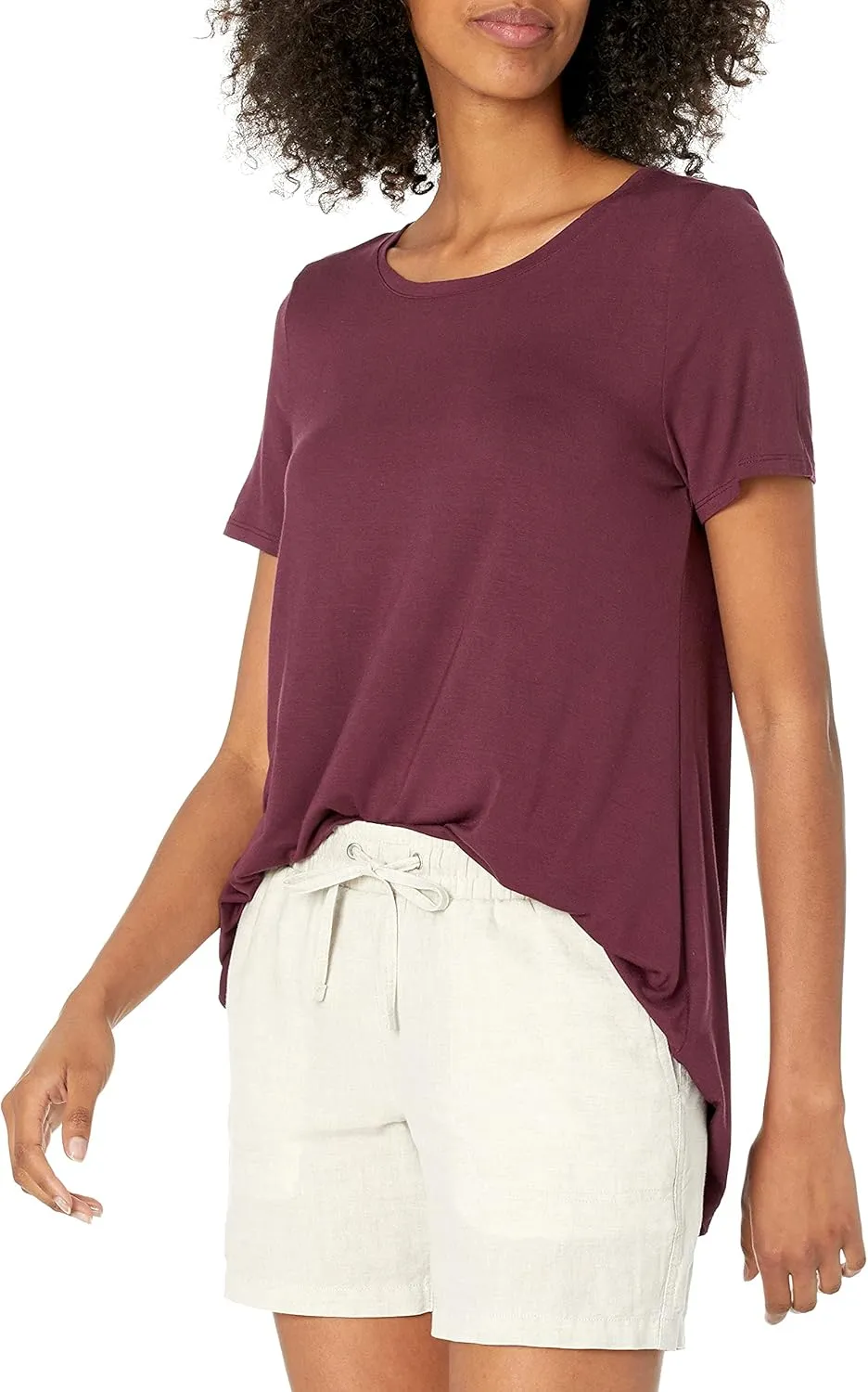 Amazon Essentials Women's Relaxed-Fit Short-Sleeve Scoopneck Swing T-Shirt (Available in Plus Size)