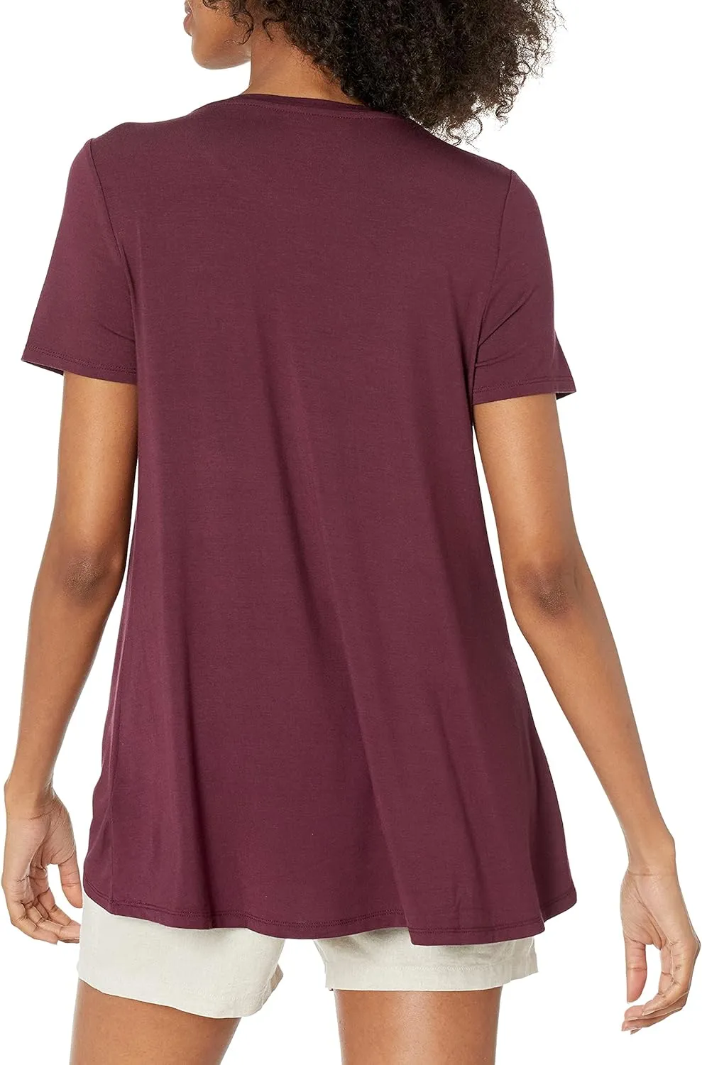 Amazon Essentials Women's Relaxed-Fit Short-Sleeve Scoopneck Swing T-Shirt (Available in Plus Size)