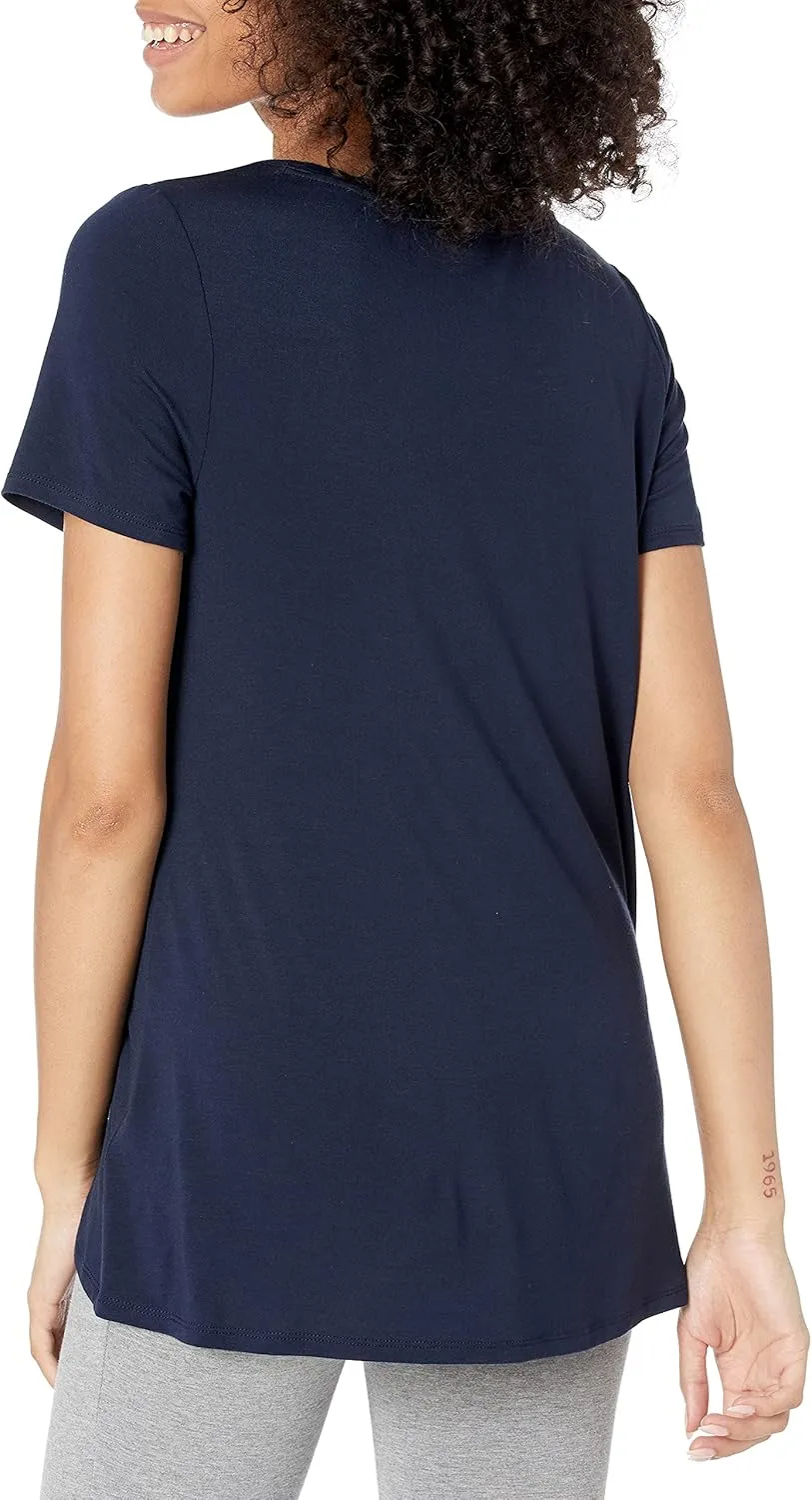 Amazon Essentials Women's Relaxed-Fit Short-Sleeve Scoopneck Swing T-Shirt (Available in Plus Size)