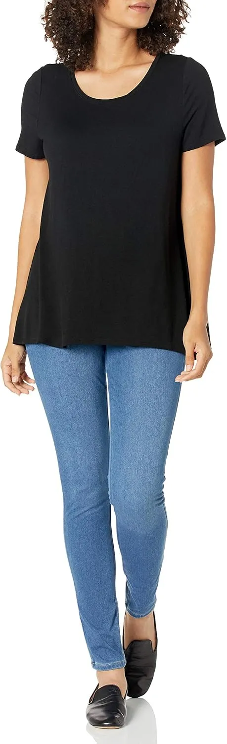 Amazon Essentials Women's Relaxed-Fit Short-Sleeve Scoopneck Swing T-Shirt (Available in Plus Size)