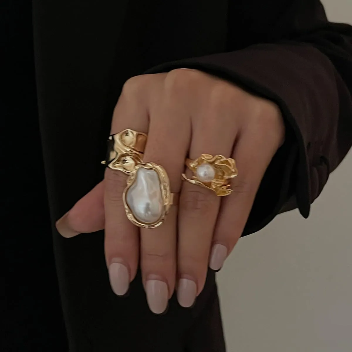 CJIAYUJEW Chunky Gold Flower Rings Pearl Stacking Statement Rings for Women Silver Chunky Knuckle Ring Set Adjustable Pearl Finger Ring Sets