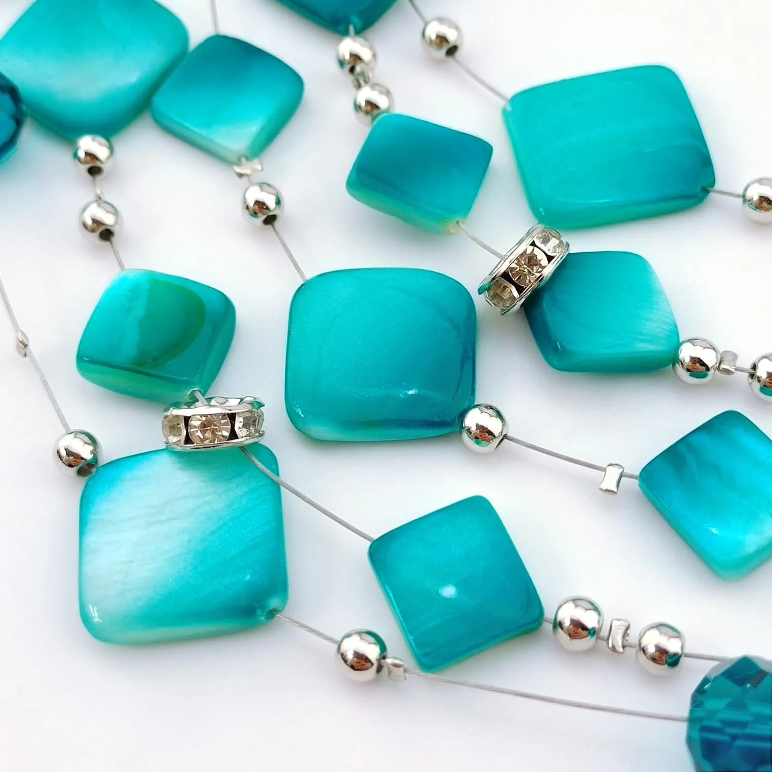 Coiris 5 Layer Illusion Wire Gradient Color Shell Beaded Statement Necklace for Women