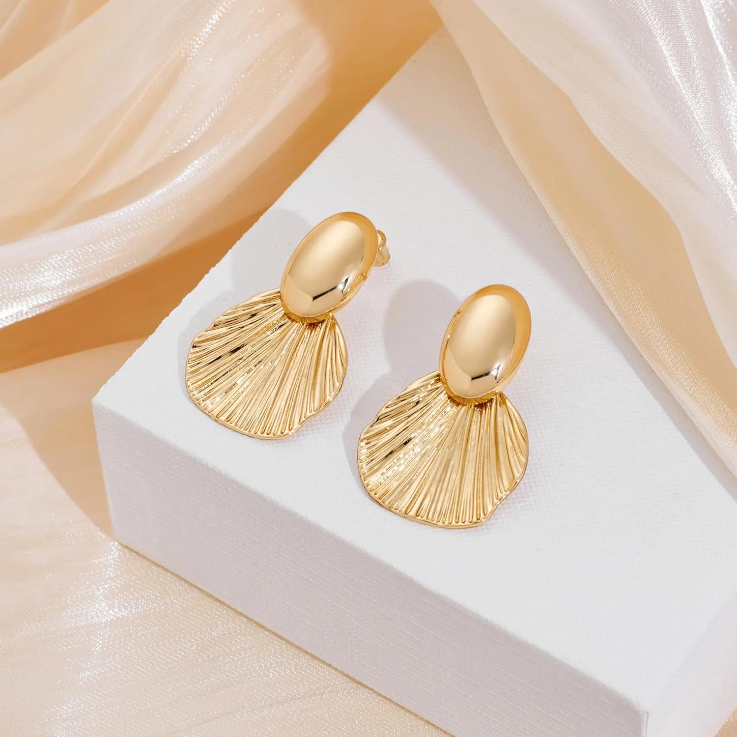 Gold Earrings Dangle Chunky Fan-shaped Earrings Shell Earring for Women Two-Tone Fashion Statement Jewelry