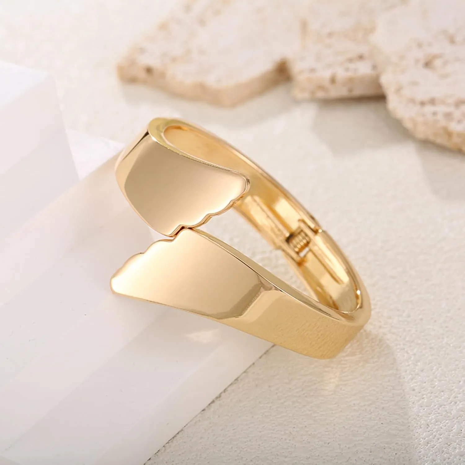 KOLODOGO Gold Chunky Bracelet for Women Wide Hinged Bangle Bracelet Open Cuff Bangles Wrist Cuff Bracelets for Women as Gifts