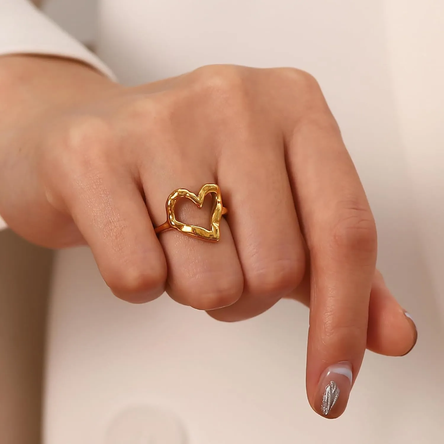 Loqimu Irregular Hammered Hollow Heart Rings Gold Stainless Steel Statement Rings for Women Minimalist Stackable Midi Rings Size 6 7 8 Wedding Finger Jewelry