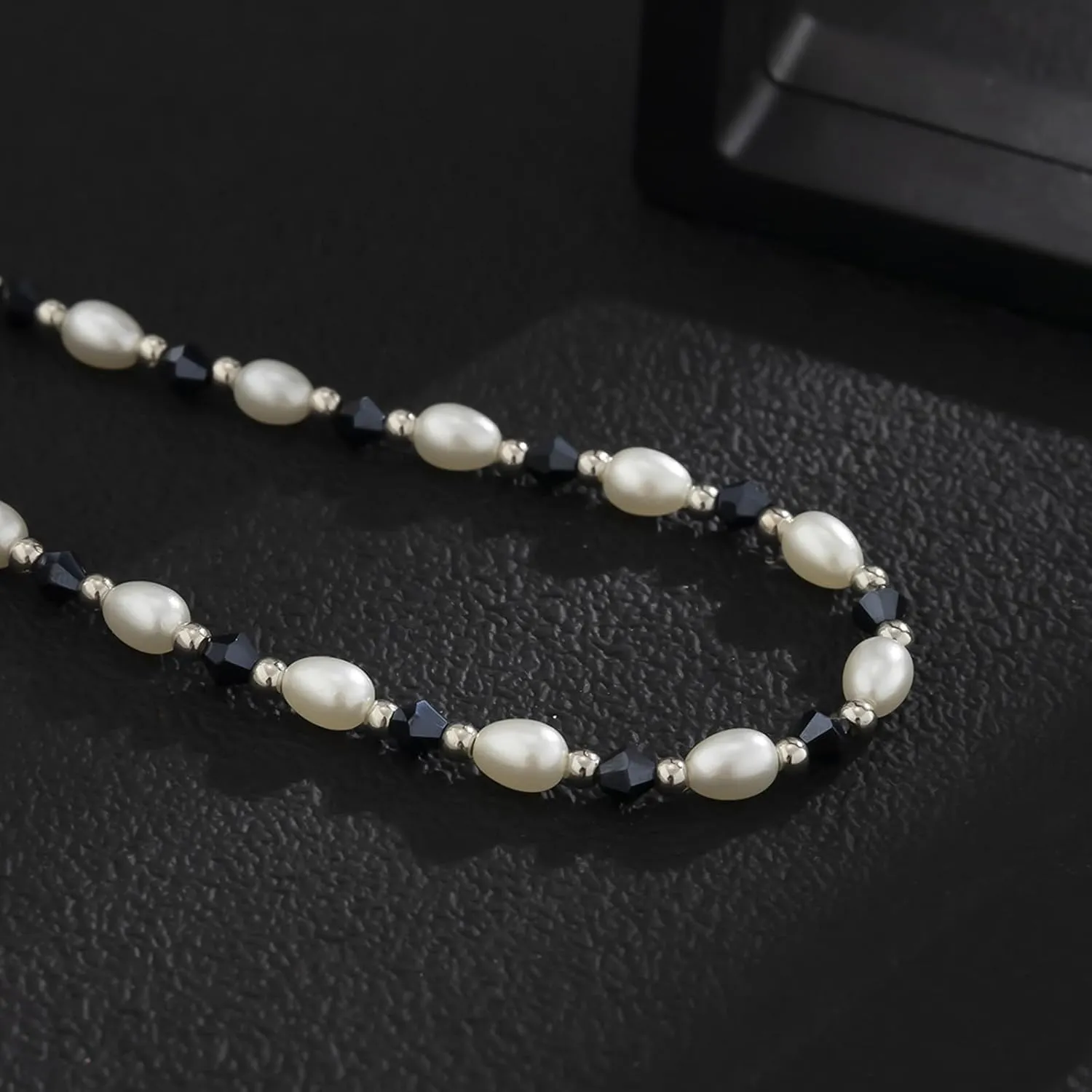 Roe Dolph Colorful Beaded Necklaces for Women Boho Beaded Necklace Beach Surfer Jewelry Handmade White Pink Blue Beads Summer Outfits Accessories
