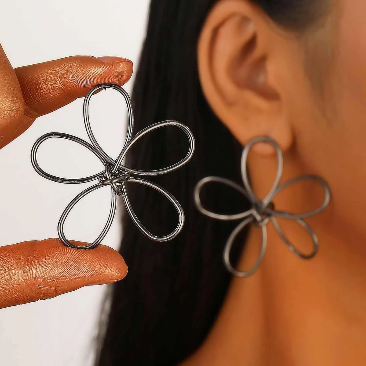 Vintage Large Flower Earrings Wire Flower Dangle Earrings Gold Big Flower Stud Earrings Hollow Metal Flower Earrings Statement Floral Drop Earrings Jewelry for Women