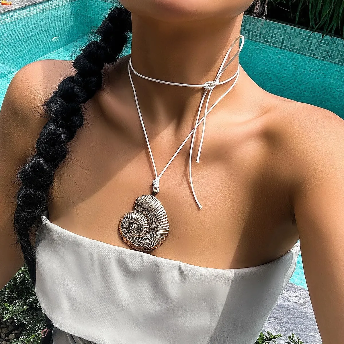 Witch Shell Necklace Gold Shell Necklace for Women Sea Witch Shell Necklace Layered Conch Shell Necklace Ursula Costume Accessory for Halloween