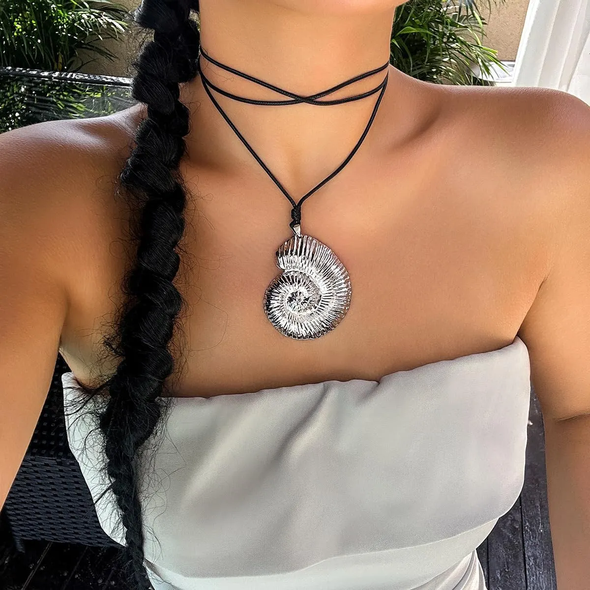 Witch Shell Necklace Gold Shell Necklace for Women Sea Witch Shell Necklace Layered Conch Shell Necklace Ursula Costume Accessory for Halloween