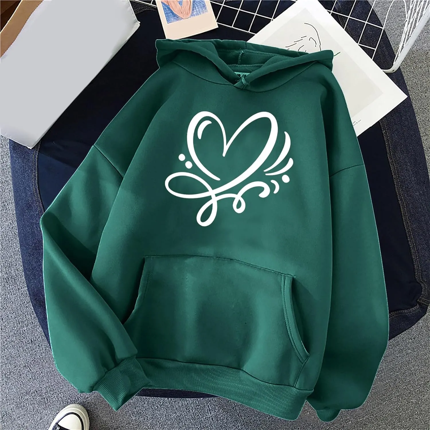Women's Hoodies Pullover Cute Heart Sweatshirts Casual Long Sleeve Tops Kangaroo Pocket Sweatshirt for Teen Girl